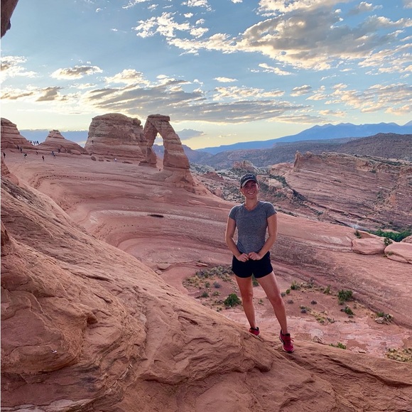 Meet your Posher, Caroline - Picture 1 of 1